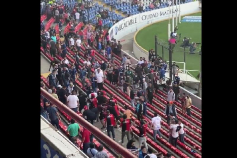 Cómo inició la pelea en el Querétaro vs Atlas El Sol de Yucatán